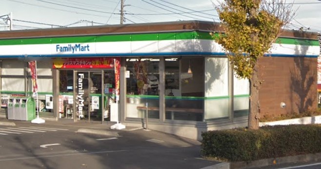 コンビニ　ファミリーマート（コンビニ）まで653m