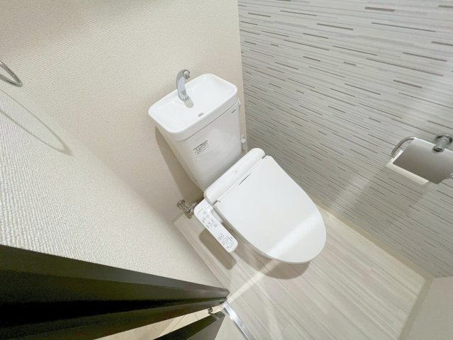 トイレ　綺麗なトイレにはウォシュレット標準装備です。