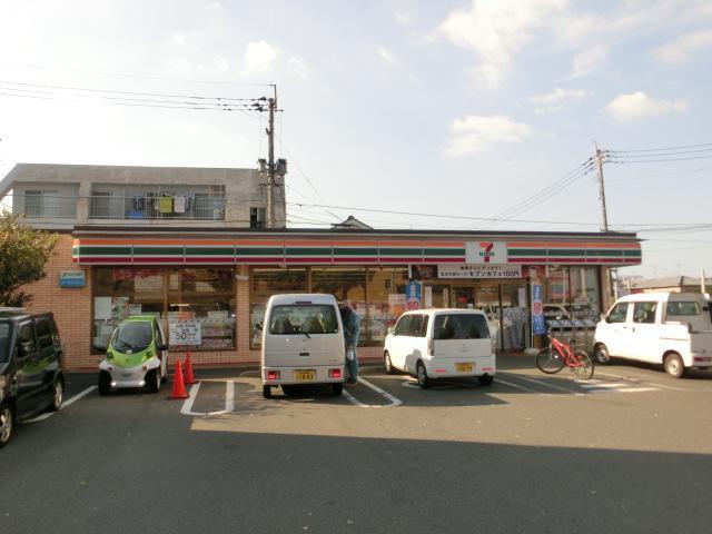 コンビニ　セブンイレブン（コンビニ）まで550m