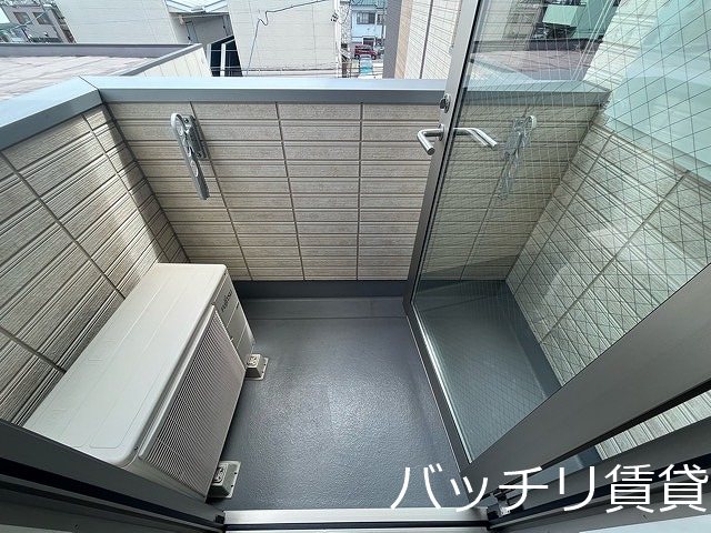 バルコニー　別号室タイプの為、現状を優先致します。
