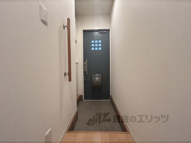 ラフィーネ三室参番館Aの玄関写真