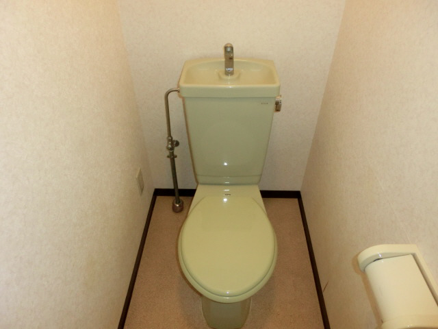 山陽電鉄本線 林崎松江海岸駅 徒歩4分 4階建 築32年のトイレ写真