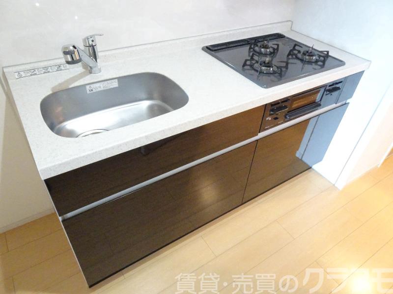 キッチン　単身タイプでは珍しい３口システムキッチン