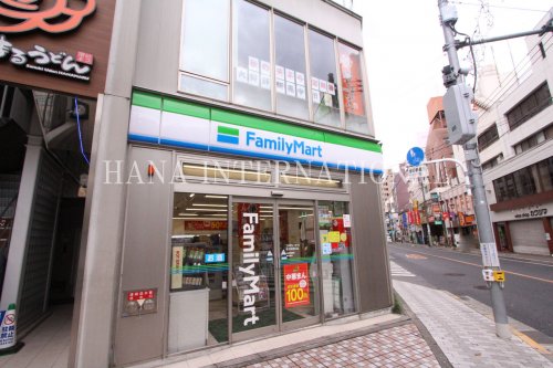 コンビニ　ファミリーマート（コンビニ）まで672m