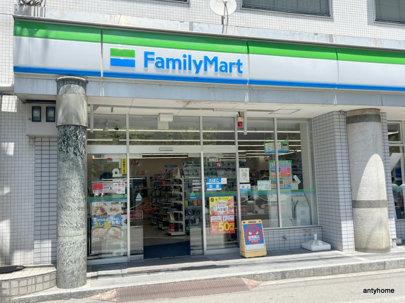 コンビニ　ファミリーマート 曽根崎新地一丁目店（コンビニ）まで84m