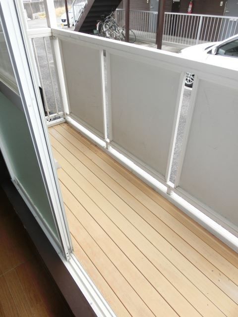 バルコニー　日当たりのよいベランダ。