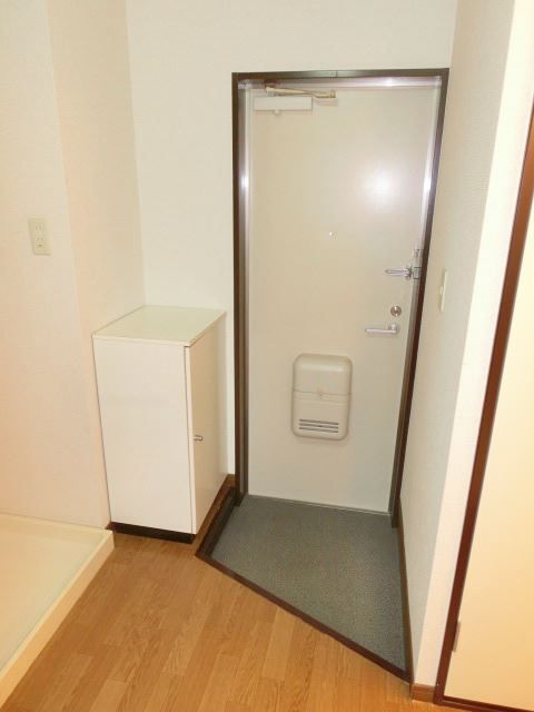 玄関　下駄箱完備の玄関。
