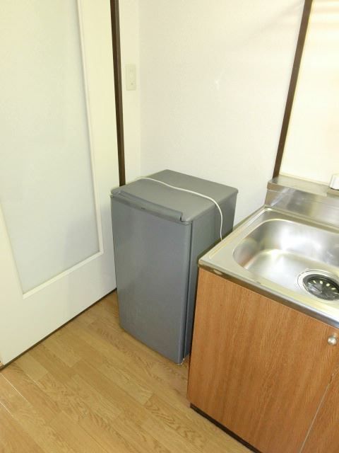 その他部屋・スペース　大きめの冷蔵庫でも置けますよ。