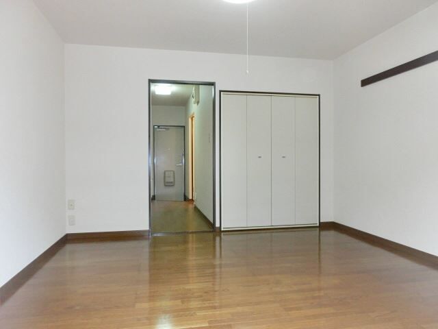 その他　正方形のお部屋で家具の配置がしやすいですよ。