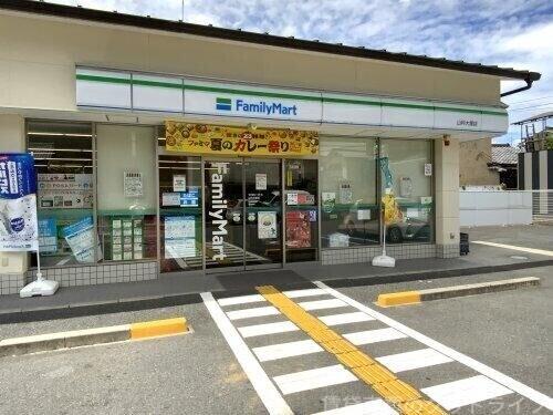 コンビニ　ファミリーマート山科大塚店（コンビニ）まで384m
