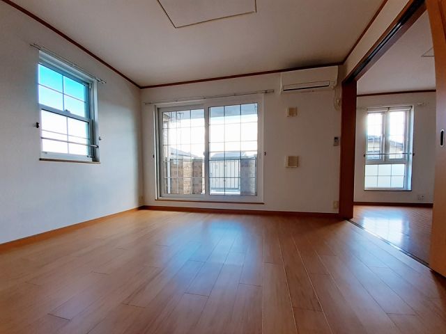アメニティあずみ野Fの居間写真