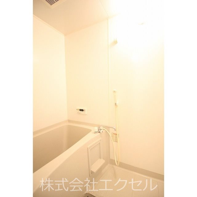 バス・シャワールーム　追い焚き機能付きの浴室です。