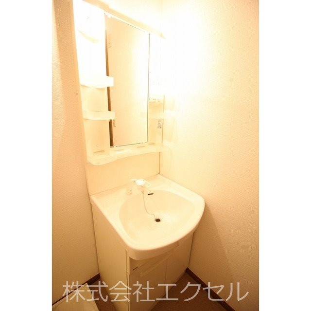 洗面設備　便利な独立洗面化粧台です。