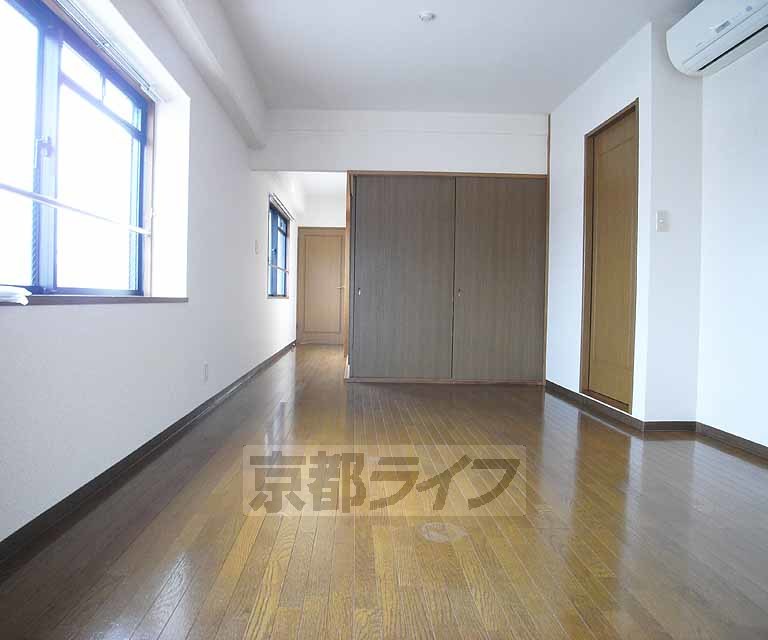 エスポワール紫野の居間写真