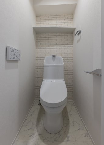 トイレ　※同タイプ参考写真です（カラータイプが異なる場合がございます