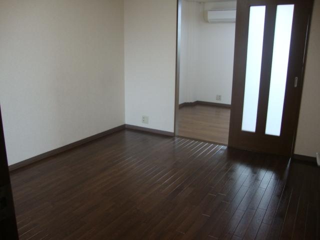 居室・リビング　※同タイプの部屋写真です
