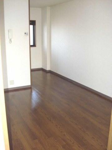 居室・リビング　※同タイプの部屋写真です