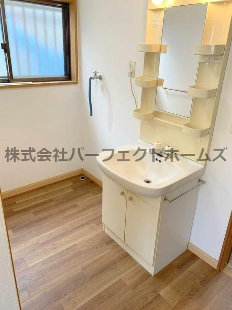 洗面設備　独立洗面化粧台付き