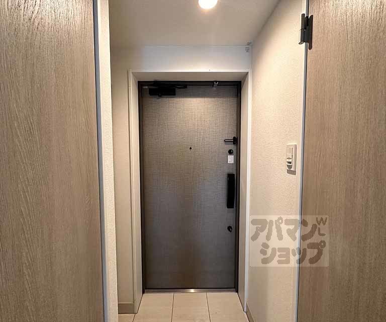 CREST TAPP京都二条の玄関写真