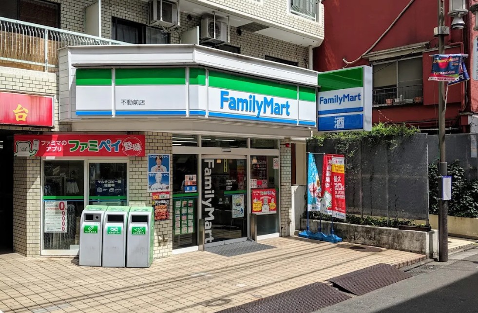 コンビニ　ファミリーマート不動前店（コンビニ）まで174m