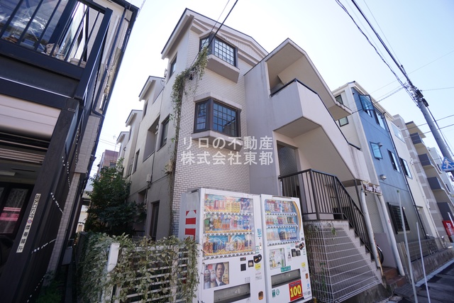 建物外観　周辺は閑静な住宅街ですので落ち着いた住環境です！