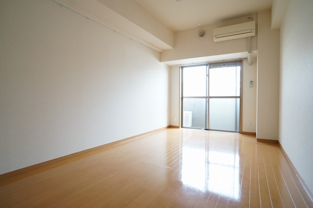 居室・リビング　参考写真（同建物別部屋のものです）
