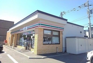コンビニ　セブンイレブン（コンビニ）まで700m