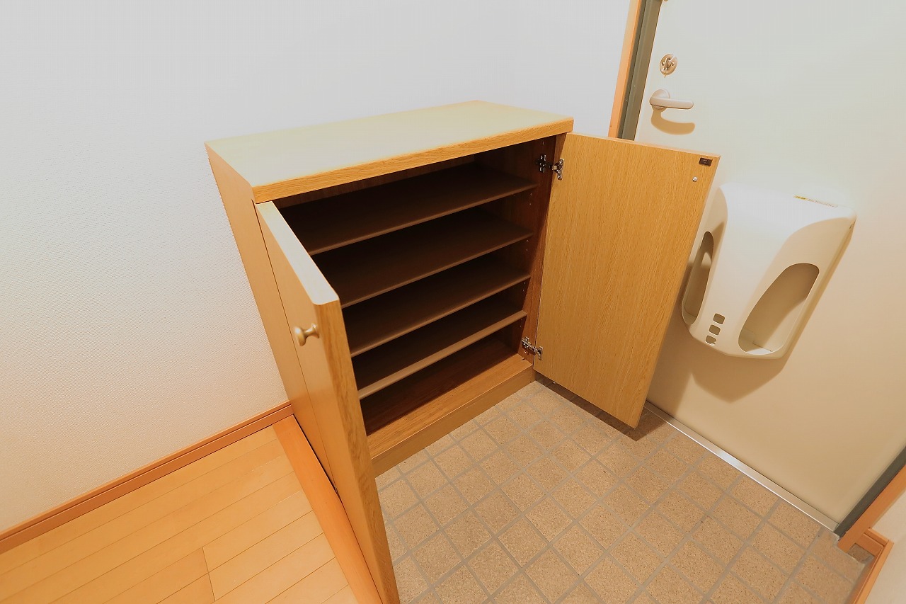 玄関　下駄箱