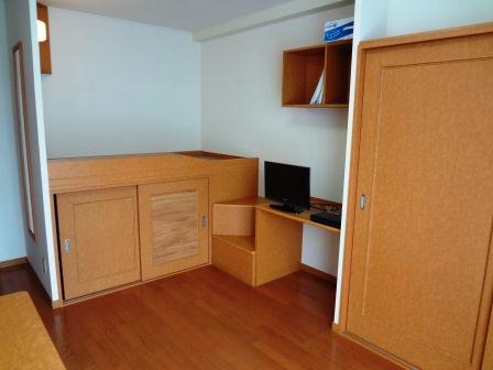 居室・リビング　1Fフローリング2F絨毯