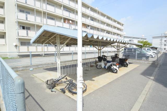 小学校　呉市立昭和西小学校（小学校）まで598m