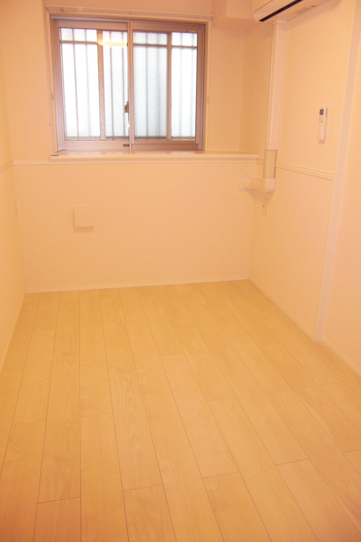 その他部屋・スペース　4帖の洋室！寝室に最適♪エアコン全室完備！