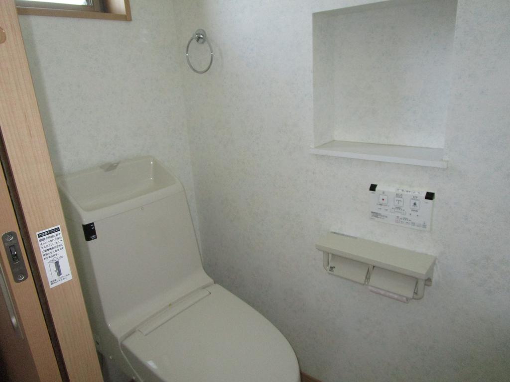 神水本町戸建てのトイレ写真