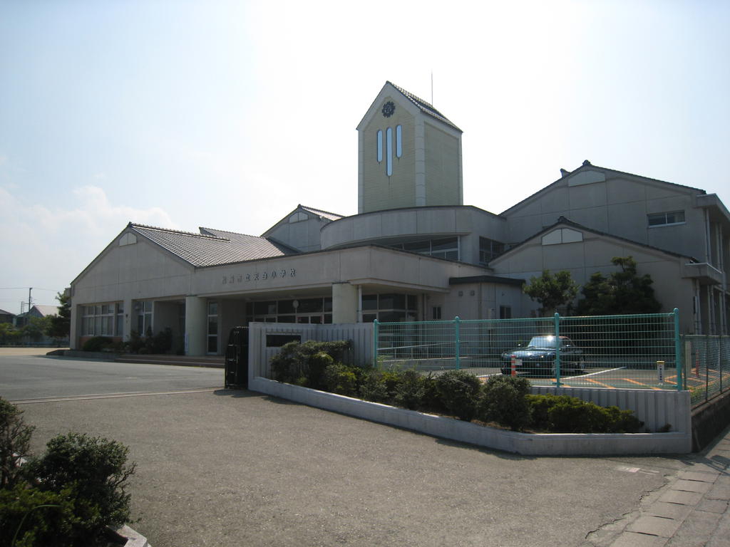 小学校　松阪市立天白小学校（小学校）まで1064m