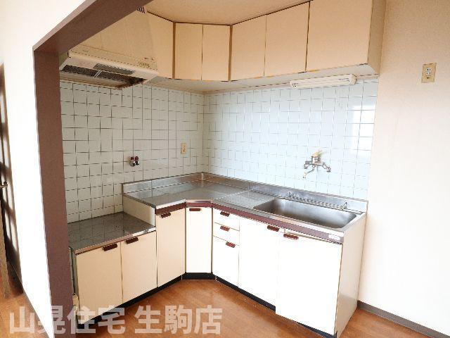 キッチン　コンパクトなキッチンで掃除もラクラク