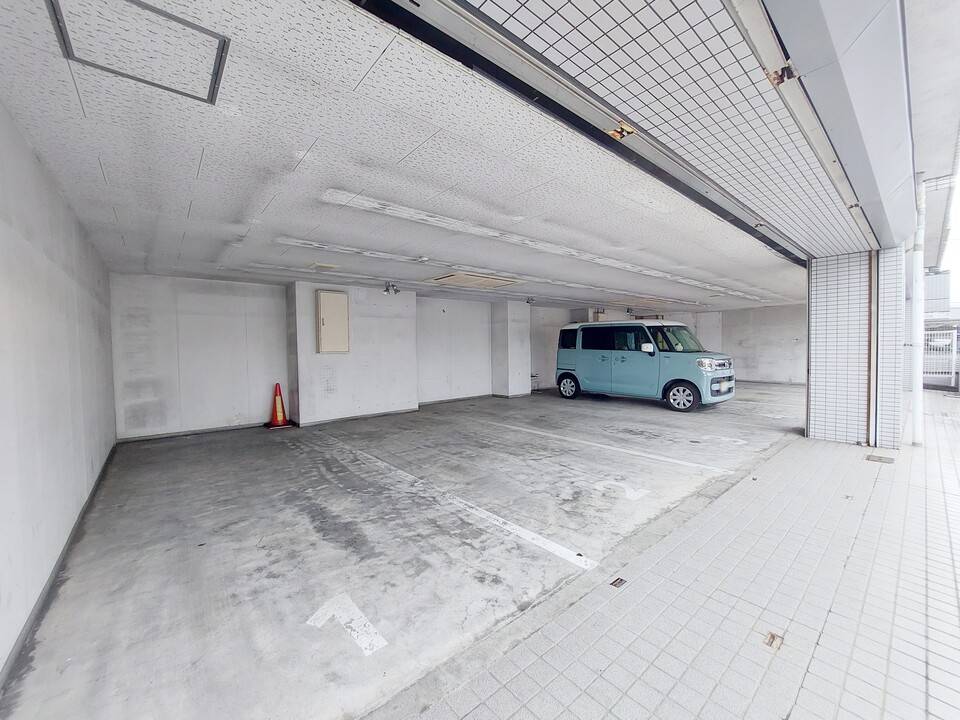 駐車場　駐車場