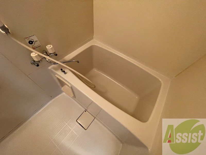 バス・シャワールーム　ユニットバスです。疲れを癒すのに欠かせませんね！