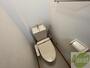 トイレ　こちらはトイレです。清潔感があり、安心して使用できます。