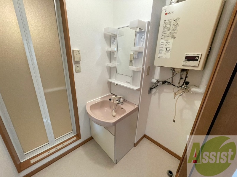 洗面設備　こちらに洗面台があります。朝の洗顔はこちらで。