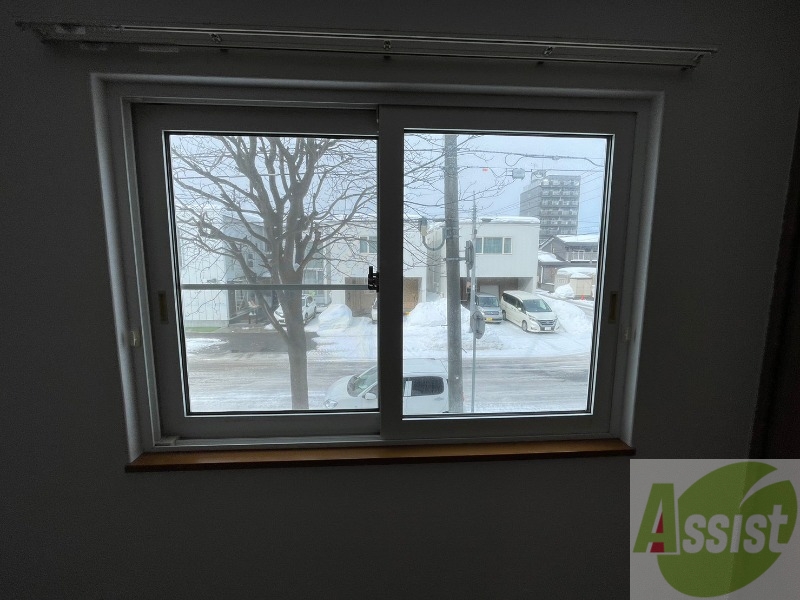 バルコニー　窓が大きいので風の通りが良さそうですね！！