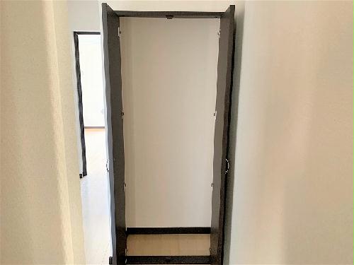 収納　１階階段前の収納スペースです。