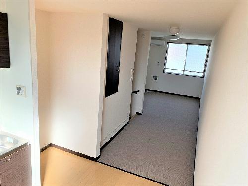 その他部屋・スペース　２階居間、絨毯、広く使えます。