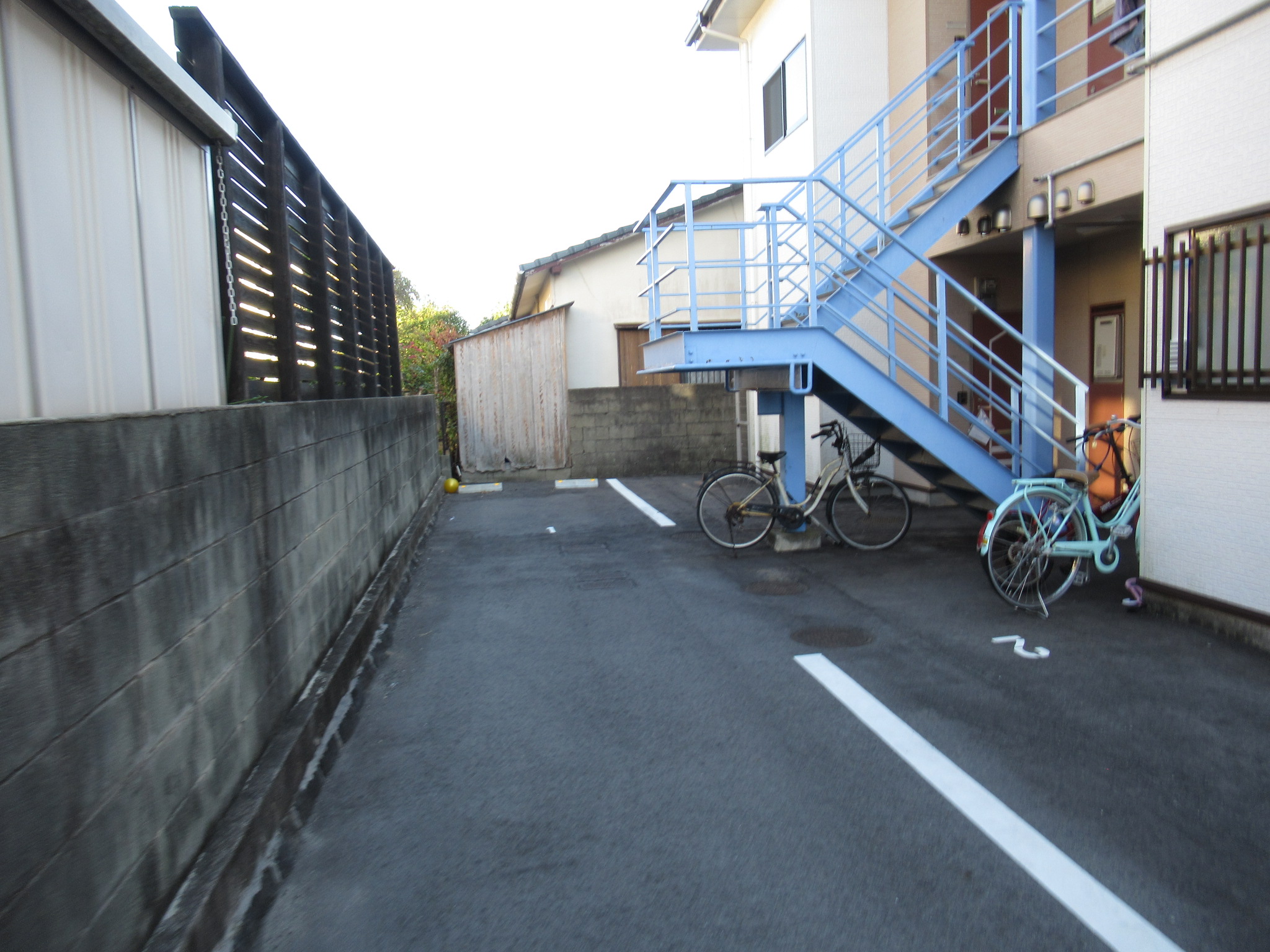 【サンライズコーポ野中の駐車場】