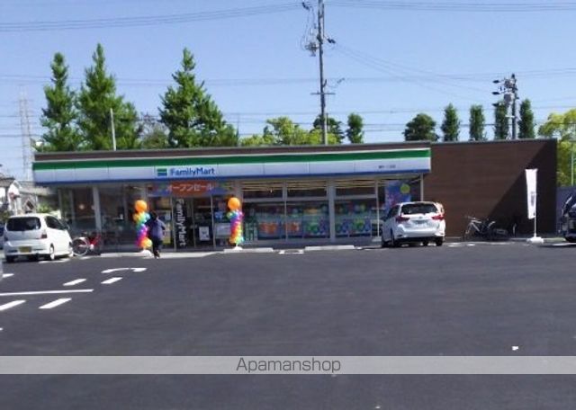 コンビニ　ファミリーマート（コンビニ）まで225m