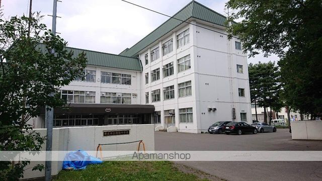 中学校　翔陽中学校（中学校）まで674m