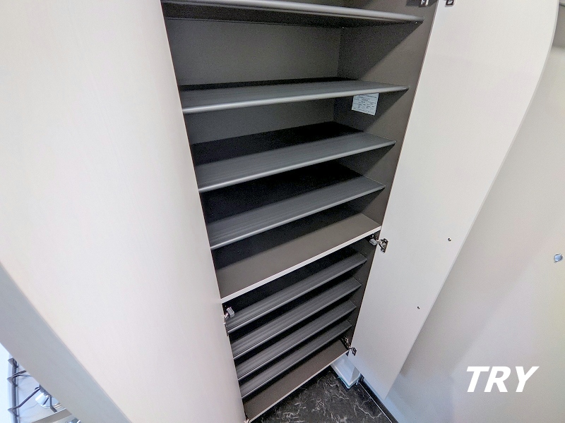 玄関　シューズボックス完備