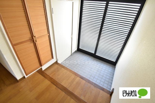 玄関　住居側玄関