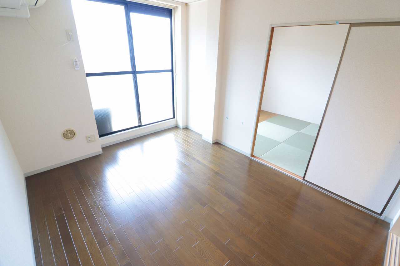 居室・リビング　＊同物件、別部屋になります。