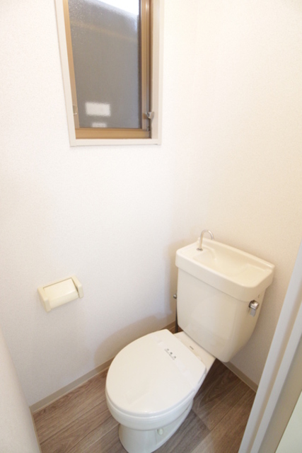 【相模原市緑区城山のアパートのトイレ】