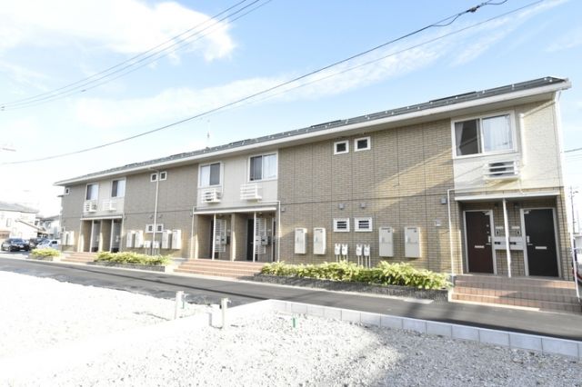 新潟県新潟市中央区近江３の賃貸アパートの外観
