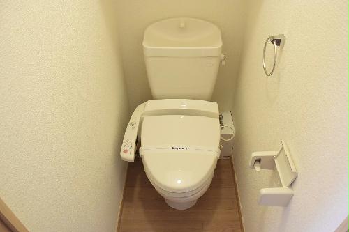 トイレ　充分なスペースです。